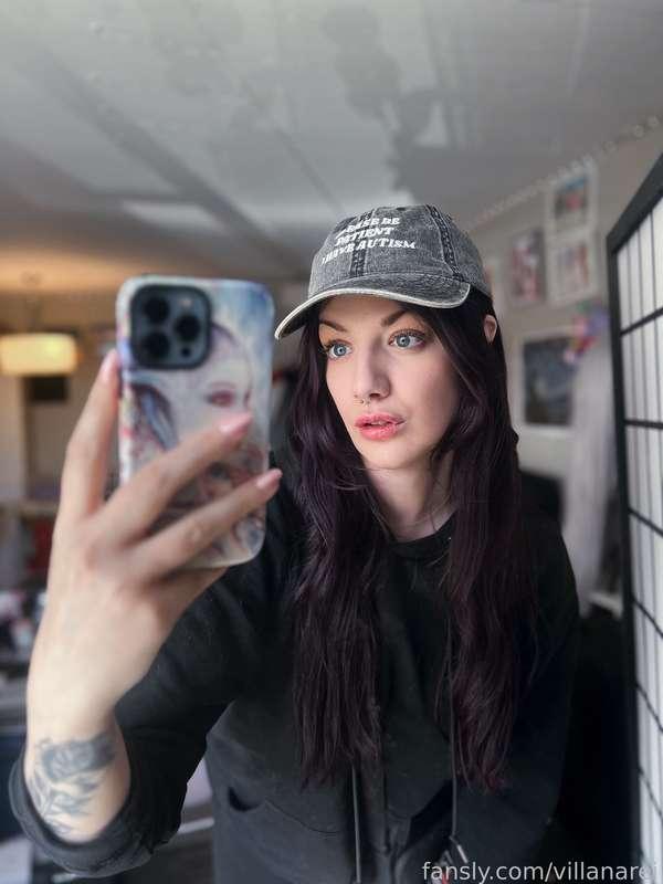 I feel really pretty here 🥺💖

#fyp #tall #tallgirl #goth #gothgirl #altgirl #alternative #purplehair #thicc #musclemommy