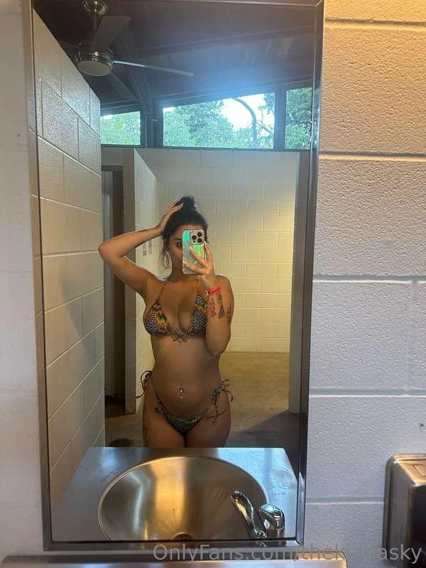 Want to see the bikini come off? Dm me 😘