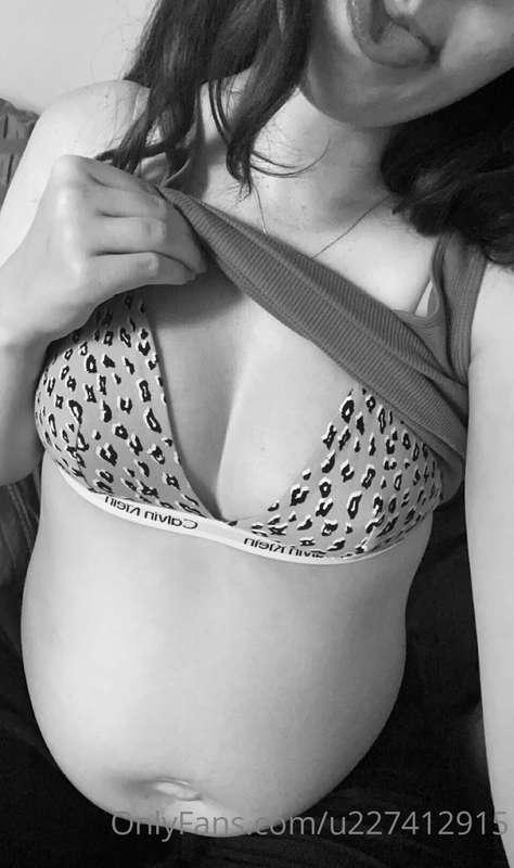 👅🖤