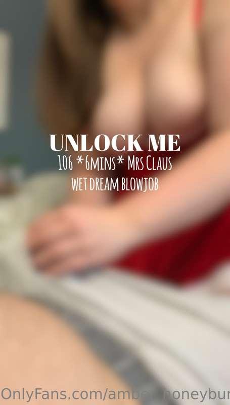 **WATCH BACK TO CHRISTMAS MORNING WHEN MRS CLAUS GAVE ONE LU..