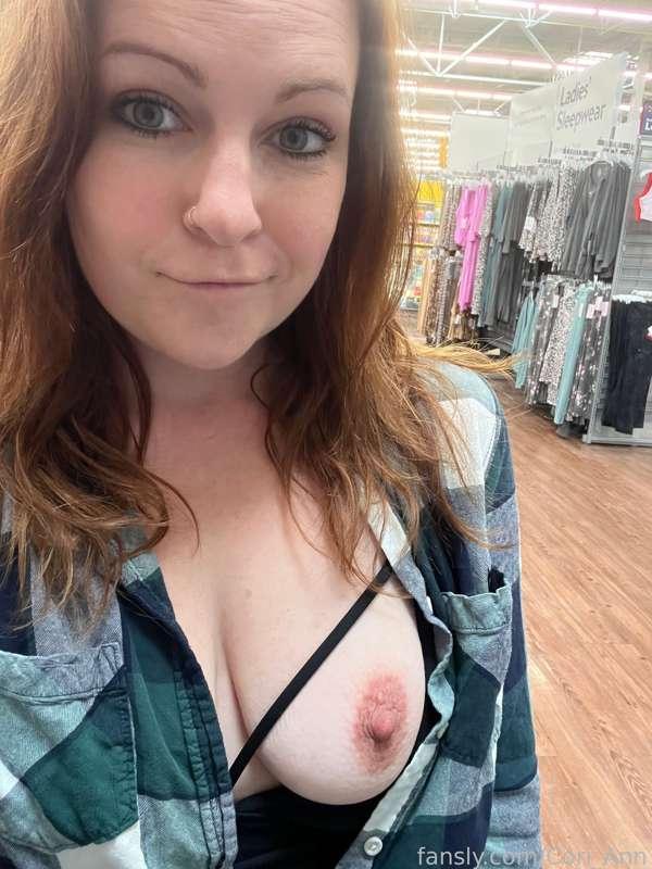 I hope you all had a great week! I wanted to let you know I was working on the NYC pics and videos all this week and should be able to start posting them Monday!!! 🙌


#fyp #redhead #greeneyes #tits #naturalboobs #boobs #flashing #public #nude #exhibitionist #nudeinpublic