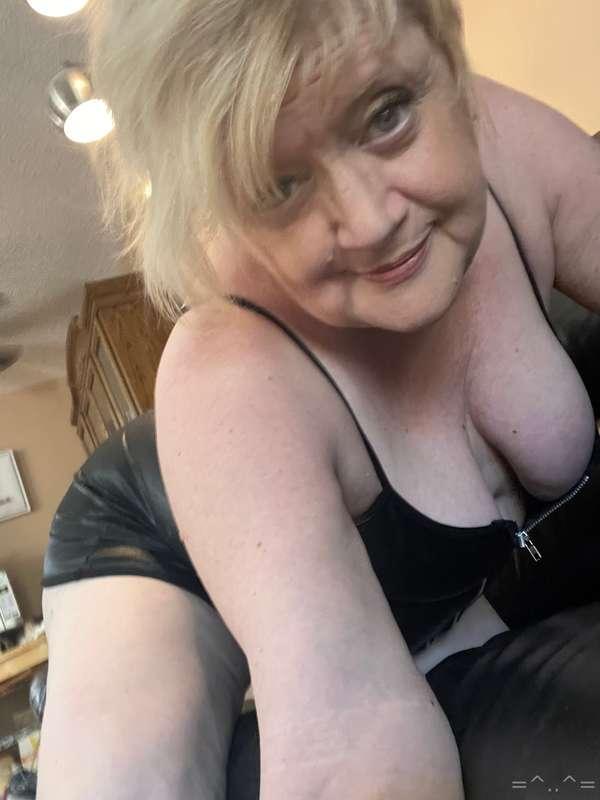 mature4boytoy image #1