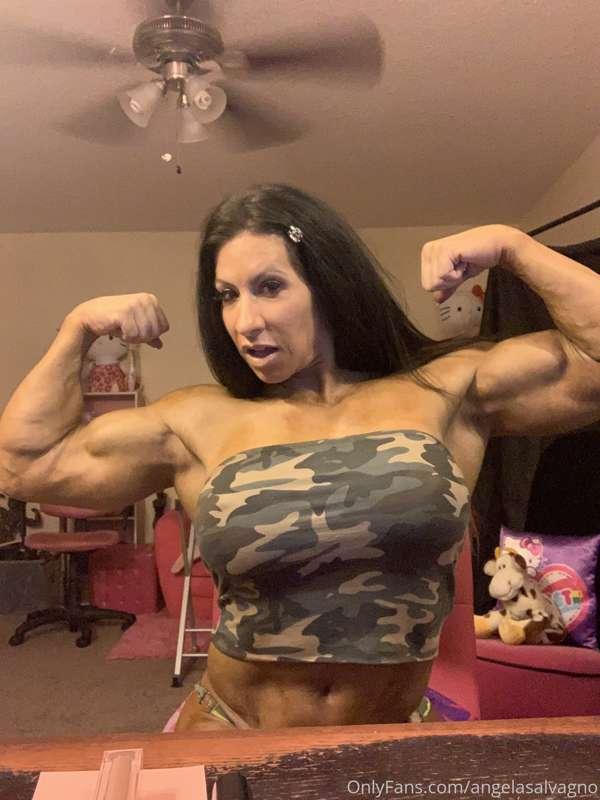 For those who love biceps, how’s this gun show??💪🏼😊