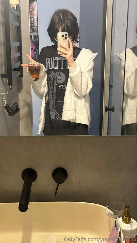 hello friends~~sorry im not here much and i dont post a lot ..