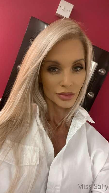 I’m not wearing anything under this white shirt, what though..