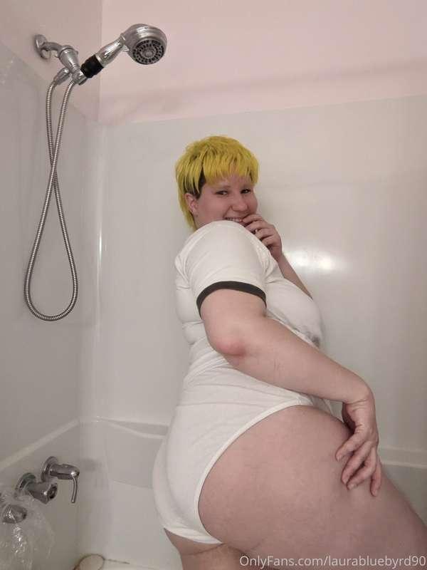 If you wanna see this white t-shirt get drenched either chec..