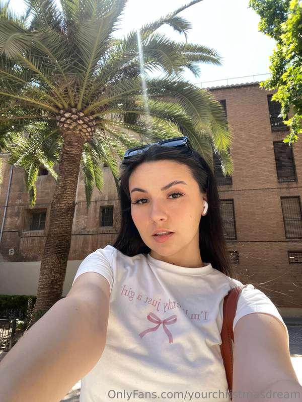 I love palm trees 🌴 and sun ☀️🤪