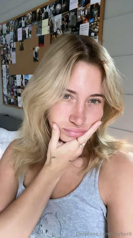 cum keep me company in the dms 😈