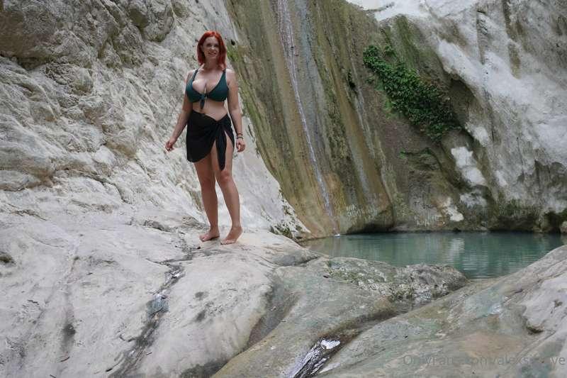 Exploring the island🤩🤩🤩