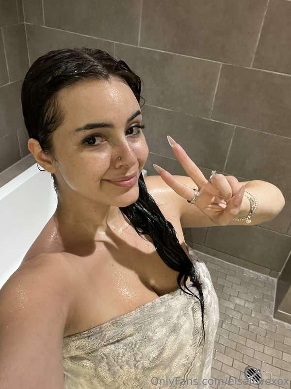 wanna have some wet fun with me? 😝
