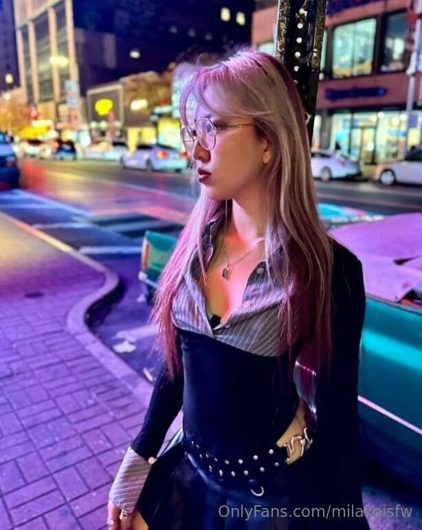 Whatcha thinking about? Hope it's me 💋
