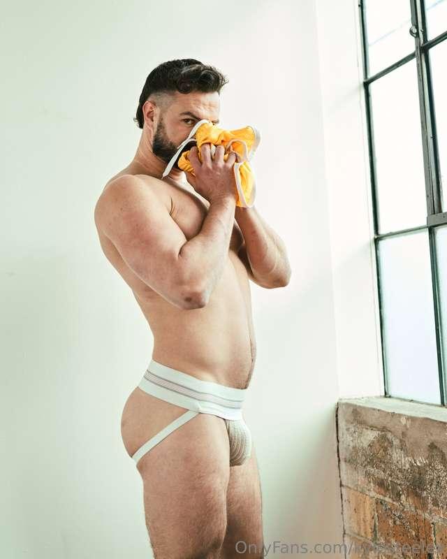 Sexy shot Sunday 💦  📸: @bywayofiker