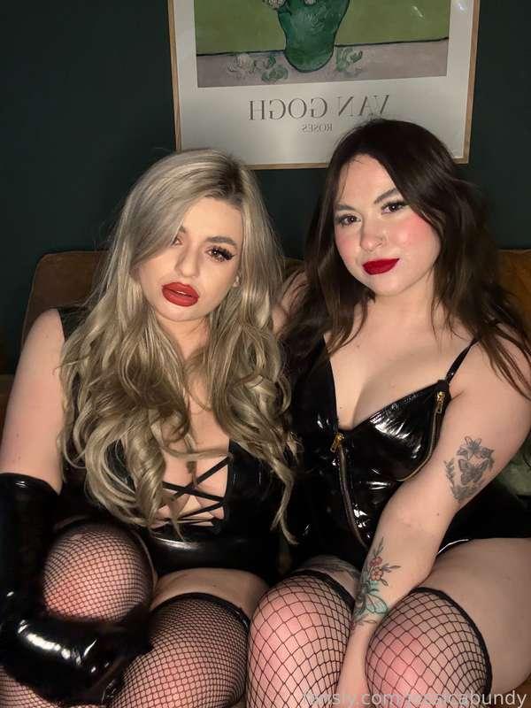 We had so much fun, I bet you can’t wait to see 💋 @softlysummer 

#mommy #british #MILF #collab
