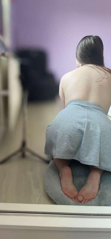 Pokud chces videt co mam pod sukni😈 (ps spodni pradlo fakt n..