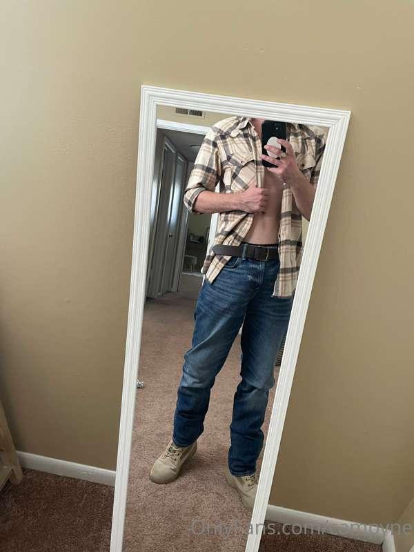 Got a new outfit that I really liked. How does it look on me..