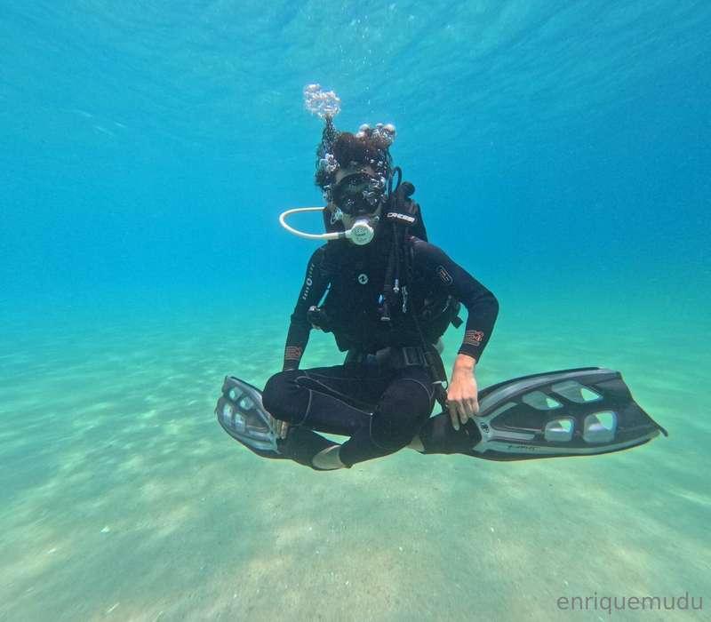 Dived in to see if there's wifi underwater😂 Ever tried scuba..
