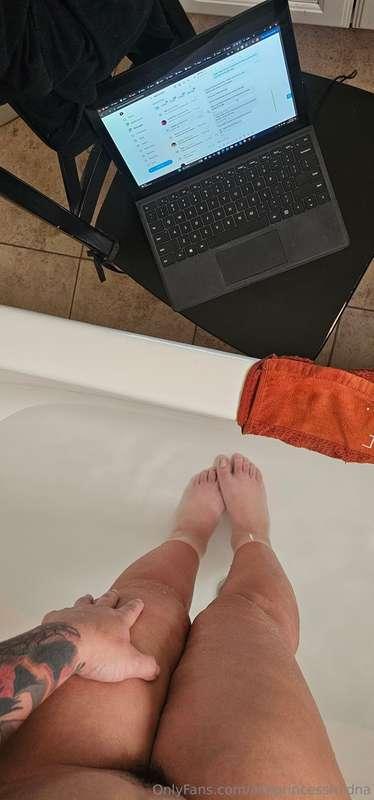 Im in my tub answering OF messages for the next 2 hours. I'm..