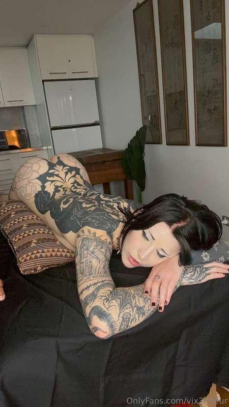 Don’t I look pretty bent over ? 😉 my first B/G collab has no..