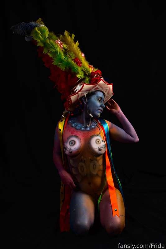 Amazing bodypaint!! Do you like my tits painted for you?