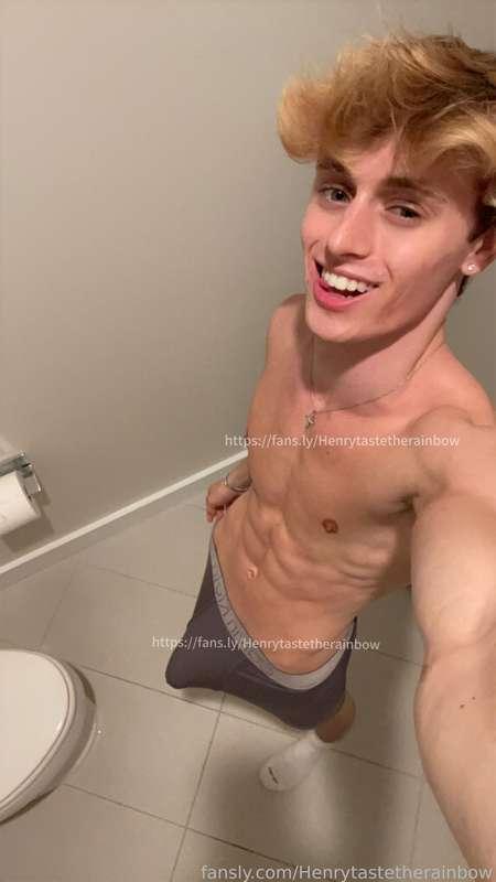 henrytastetherainbow image #0