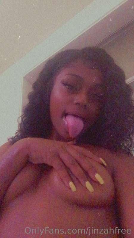 Throw back titty pics 🫣