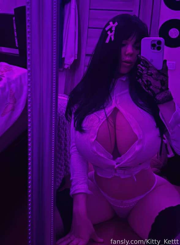 Kittens, your mommy is here🍒
Do you want more?