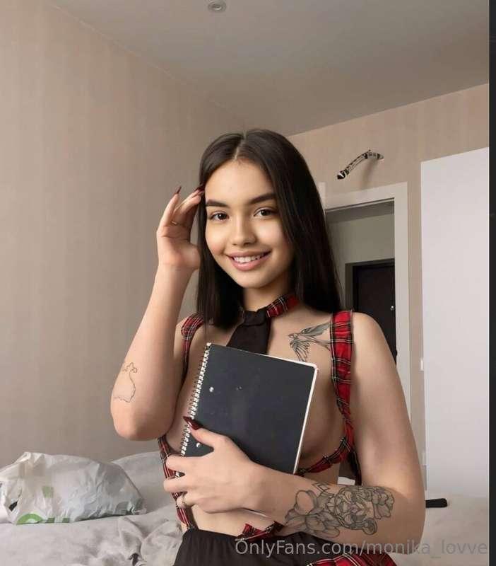 *Free subscription*
Real beauty @aliceyl is a true queen of ..