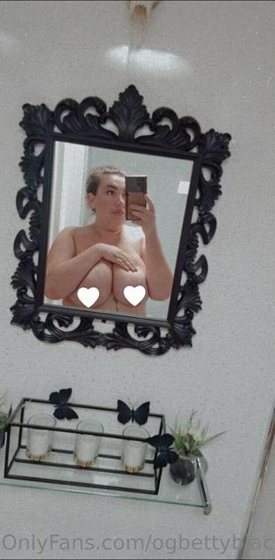 Cheeky titty selfie this morning 🌄