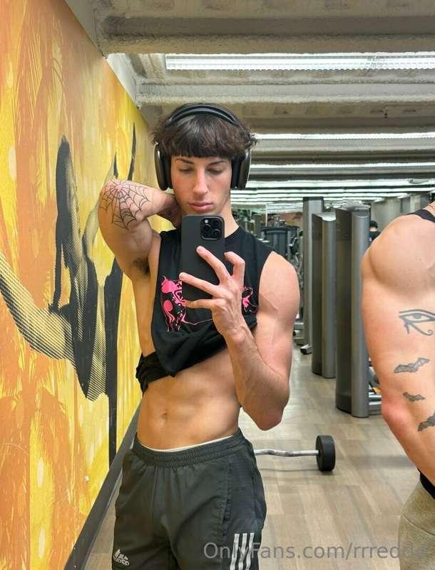 LIKE if you'd workout w me