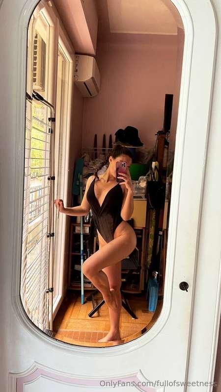 Comment trouves-tu mon cul dans ce body ?