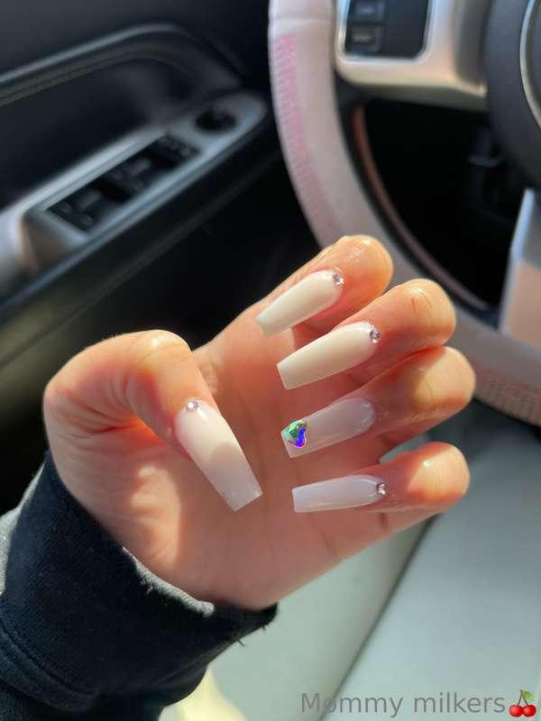 Finally got my nails done, can’t wait to suck 🍆 with these 🤭