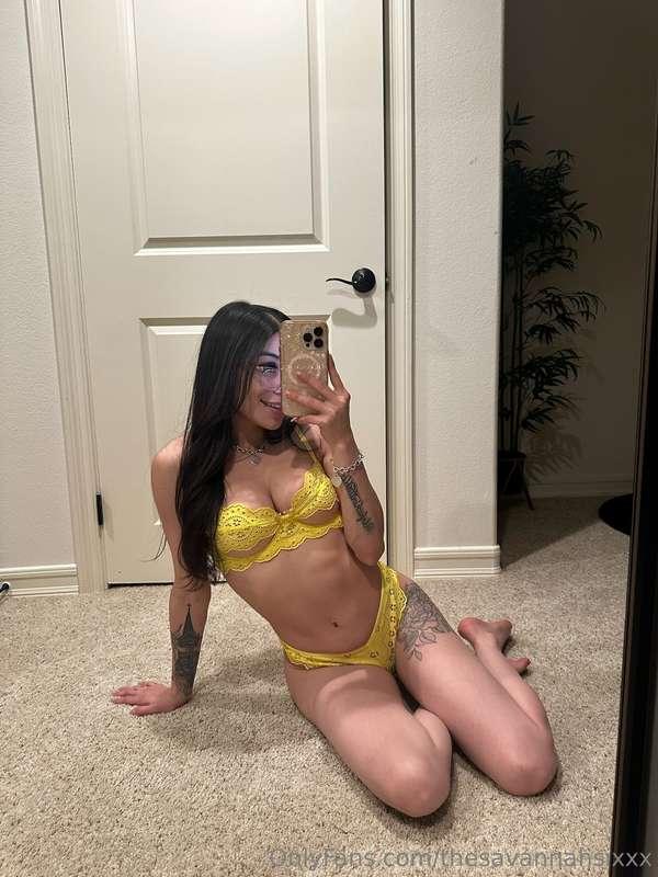 Yellow is my color, don't you agree? 🤭