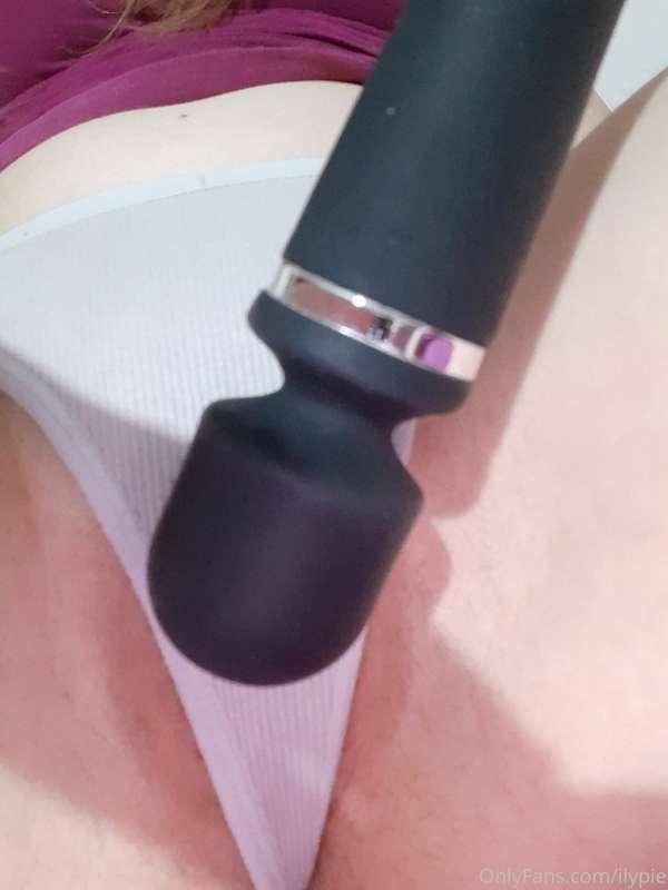 Do you prefer my pussy or the vibrator?
🔥🔞💦