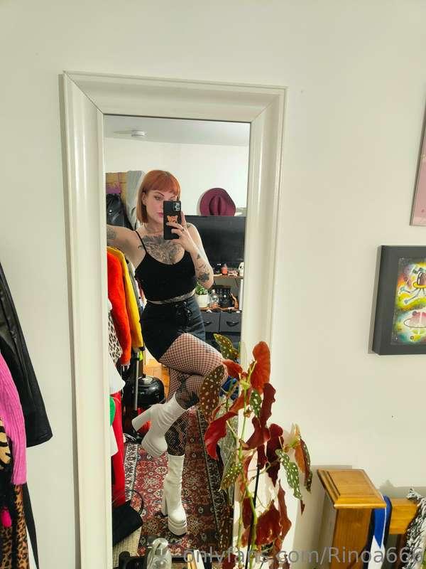 Are you a fan of the outfit choice for tonight? No is not an..
