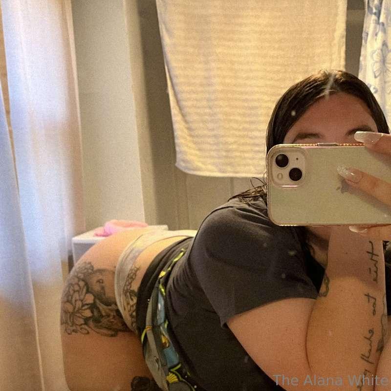 I need someone to eat it from the back rn 😭💦