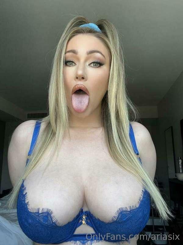My mouth is waiting for your cum 💦