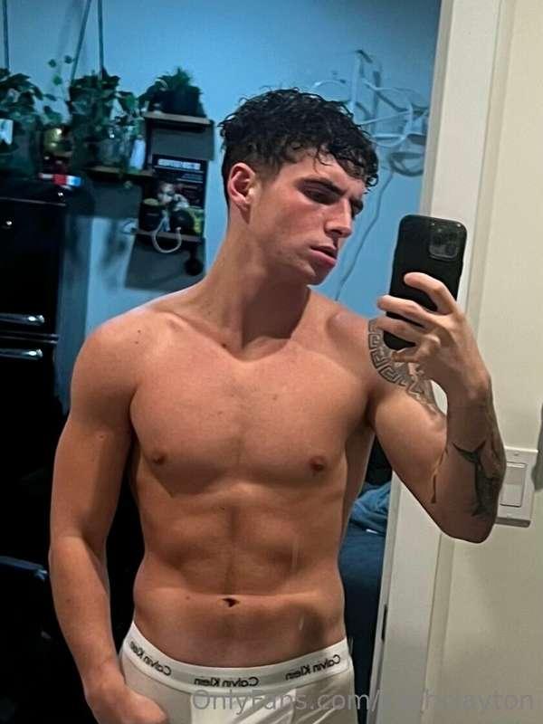 morning 😁 u tryna see these boxers come down? 😉🍆