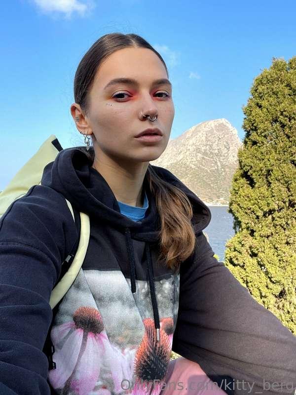 ☀️ Makeup on point, nature as the best accessory 