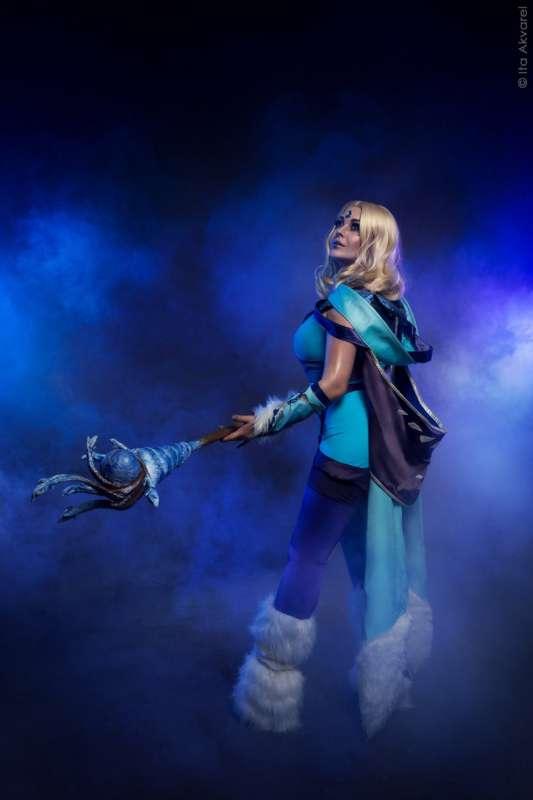 Crystal Maiden cosplay 