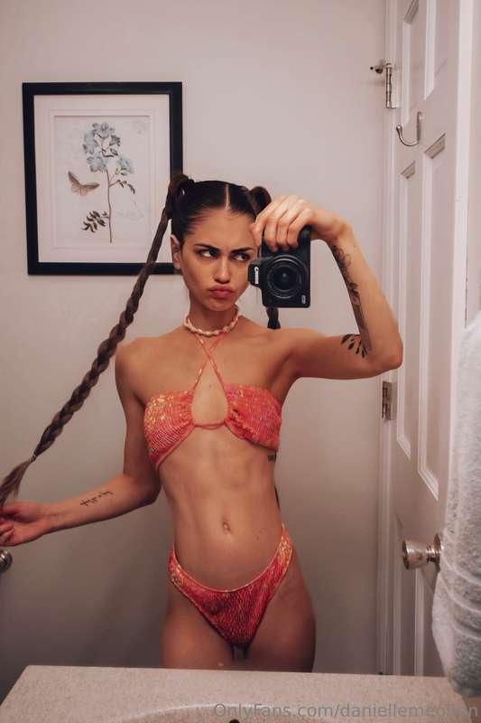 5 spicy bikini pics in my bed!🫣🔥