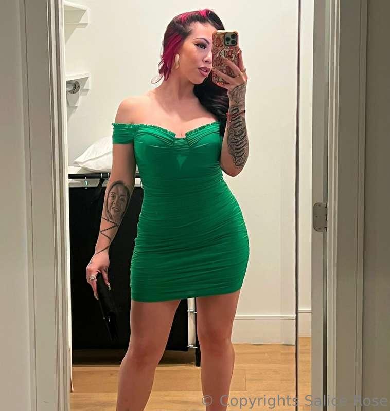 😻 IT’S FREAKY FRIDAY 👅💦 CUM WITH ME IN THE DMS RIGHT NOW 👀😈 ..