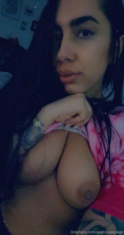 Hi from my cute boobies 😏