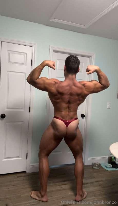 What do you want to do to this muscle ass?😛👹