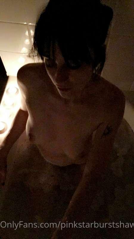 Kay in the bath lat night, aren't late night showers so calm..