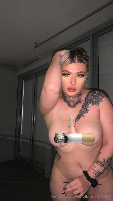 Join me for a doobie on the balcony? 🙈