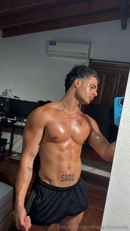 Do you like it sexy and tanned my love ?😈