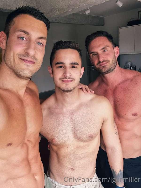 Would you join this threesome?! 😈🔥😈