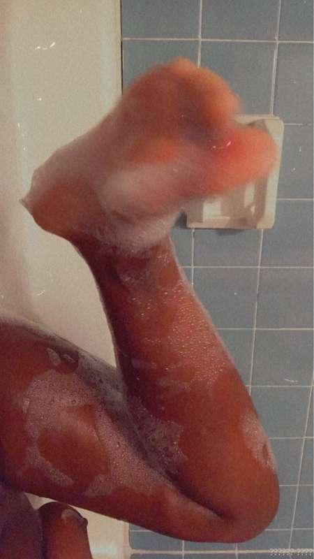 Soapy toes 💦🧼🦶🦶