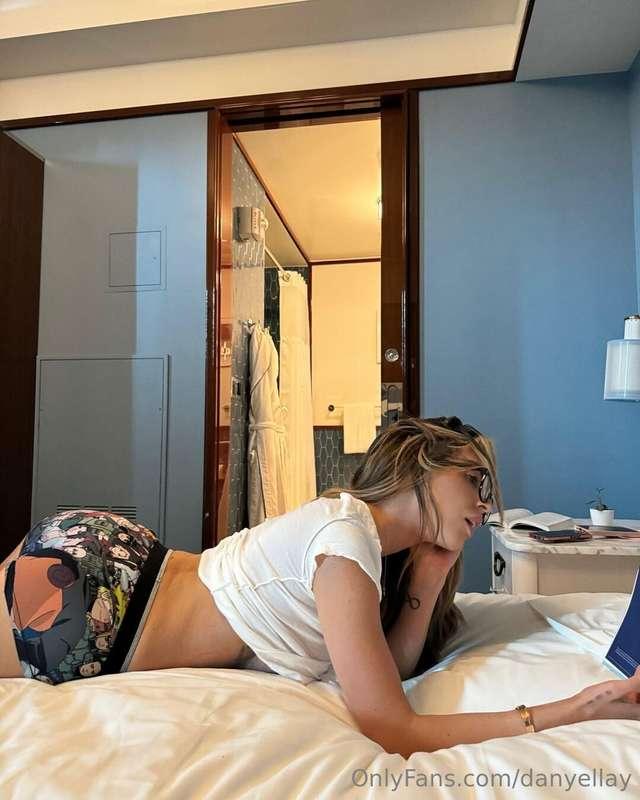 Checkout my VIP page for some naked bedroom playtime 😏 https..