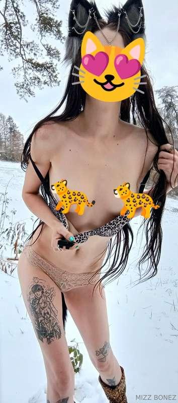 ❄️🐆 topless photos from my snow leopard look. My nipples wer..